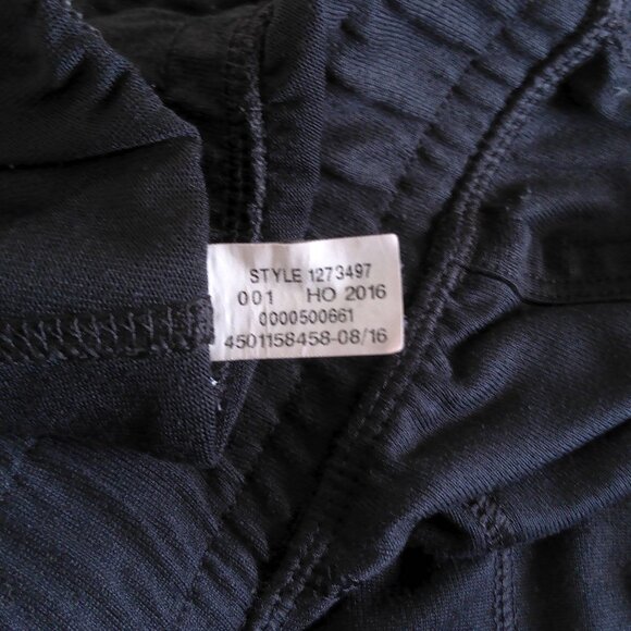 UNDER ARMOR Women's Athletic Capri Pants, size-Sm, Black, Elastic/tie waistband - Picture 11 of 11